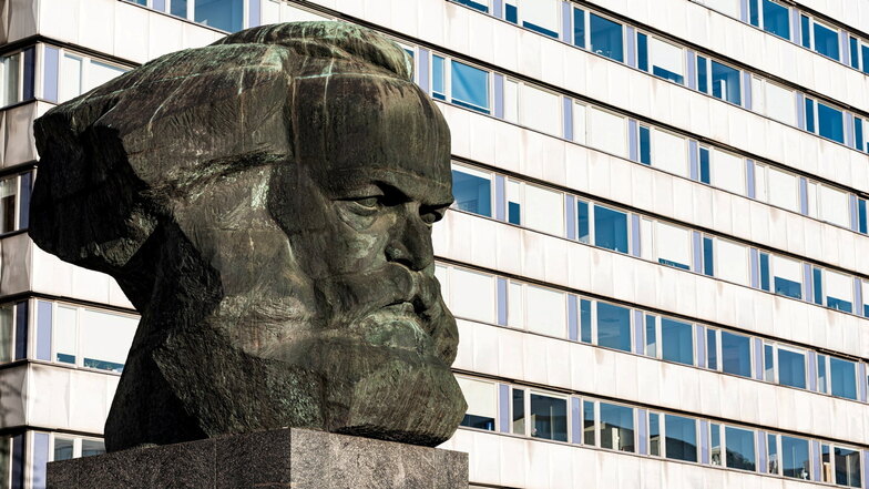 Der Nischel, der monumentale Karl-Marx-Kopf, ist noch immer das Wahrzeichen von Chemnitz. Von dort kommen Sachsen erfolgreichste Pop-Stars.
