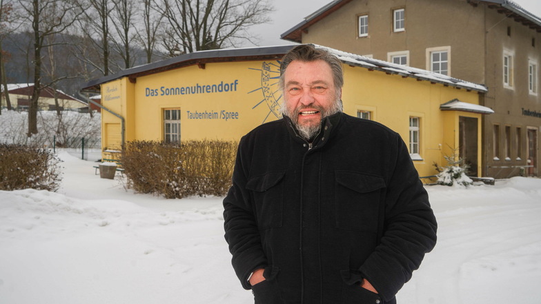 Unternehmer Steffen Knötig hat den Taubenheimer Bahnhof von der Gemeinde erworben. Neben Büro- und Lagerräumen will er hier auch ein Stück Ortsgeschichte unterbringen.