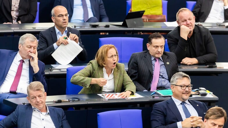 Im Streit um Ausschussvorsitzposten im Bundestag ist die AfD-Fraktion beim Bundesverfassungsgericht gescheitert.