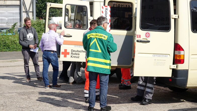 Auch sechs Notfallseelsorger des DRK aus dem Landkreis reisten am Montagnachmittag nach Rheinland-Pfalz.