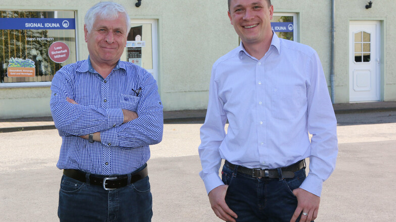 Die Gersdorfer Wilfried (links) und Henri Hoffmann haben das 30-jährige Bestehen ihrer Signal-Iduna-Agentur gefeiert.