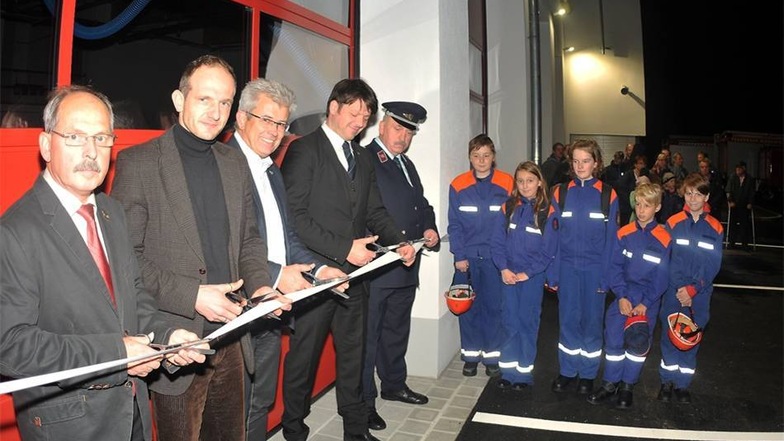 November 2015: Für rund drei Millionen Euro ist in Hirschfelde ein neues Feuerwehrdepot entstanden. Im vorigen Herbst konnte das moderne Gebäude feierlich eingeweiht werden.