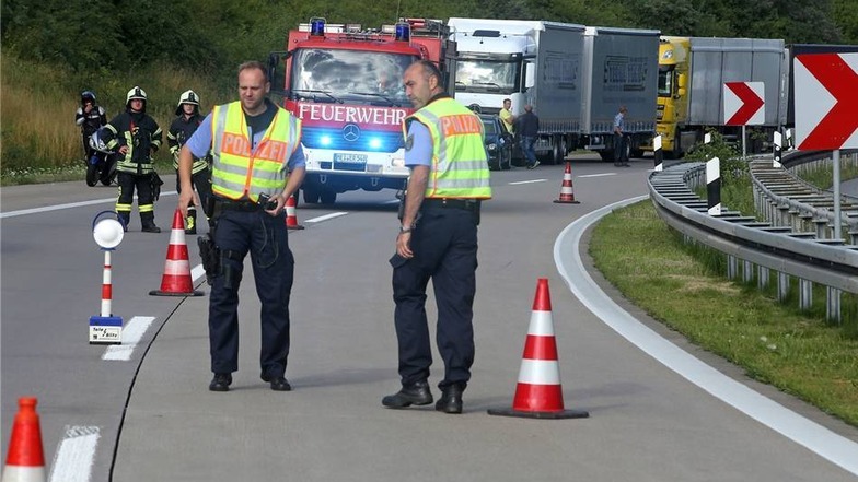 Wegen des Unfalls war die Autobahn zeitweise in Richtung Dresden gesperrt.