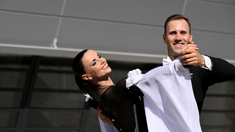 Wenn die Ballsportarena zum Tanzsaal wird, bitten die Dresdner Julia Luckow und Erik Heyden zum letzten Tanz - der Höhepunkt der WM.