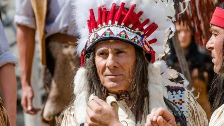 Am Samstag ist der berühmteste Indianer des Ostens, Gojko Mitic, als Stargast am Karl-May-Museum.