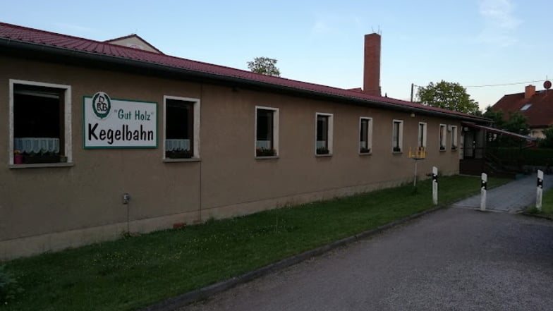 Jürgen Gröschke möchte seine Kegelbahn "Gut Holz" in Ludwigsdorf  gern an einen Nachfolger übergeben.