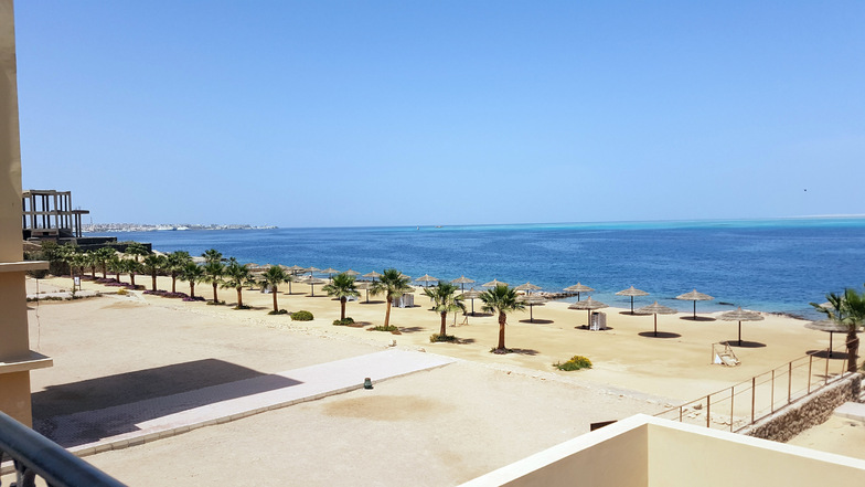 Kein Mensch, nirgends: Strand in Hurghada.