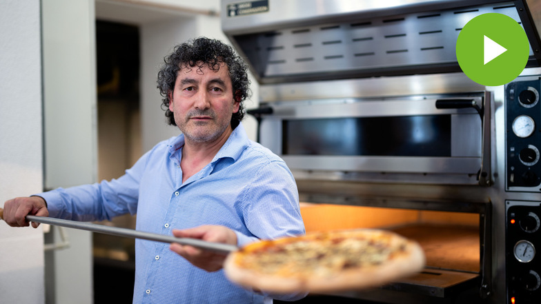 Frisch aus dem Ofen kommt die handwerklich gefertigte Pizza bei Nino Milazzo. Dem Pizza-Bäcker können die Kunden am Bautzener Holzmarkt über die Schultern schauen.