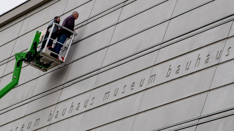 Bis zum letzten Moment wurde noch am neuen Bauhaus Museum gefeilt. Am Freitag ist die Eröffnung.