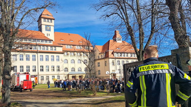 Das Goethe-Gymnasium in Bischofswerda wurde aufgrund eines Feueralarms am Montag evakuiert.