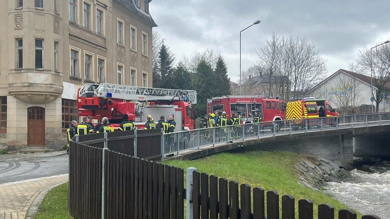 Feuerwehreinsatz am Sonnabend in Sebnitz an der Langen Straße.