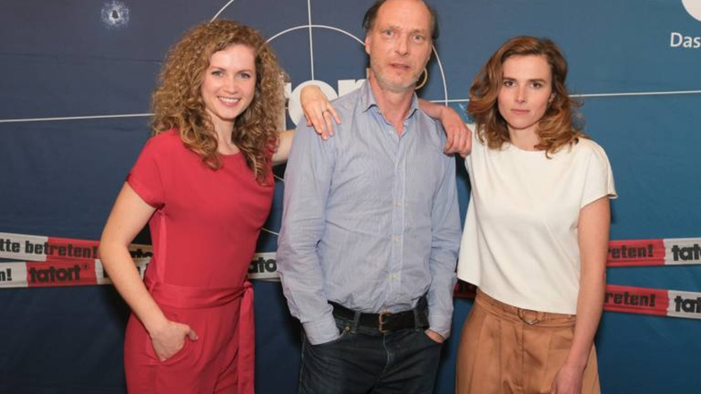 Cornelia Gröschel (li.) ist die neue im Dresdner Tatort-Trio mit Martin Brambach und Karin Hanczewski.