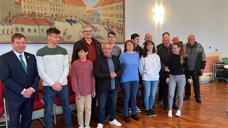 Besuch von Freunden: Oberbürgermeister Sven Mißbach (l.) empfängt die Musikschüler und Pädagogen der Musikschule aus Kecskemét.