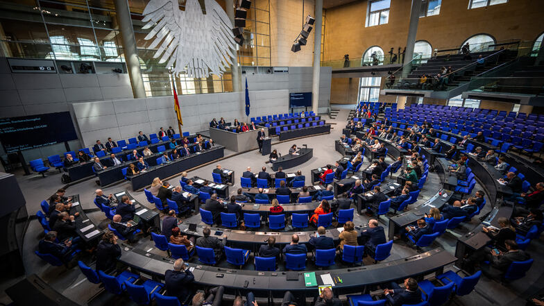 Stärkstes Plus seit 1995: Bundestagsdiäten steigen um 635 Euro