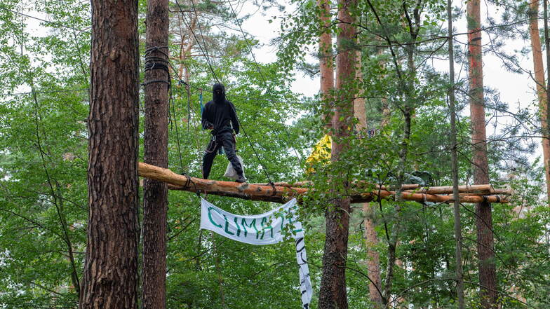 Heibo-Waldbesetzer im Protestcamp nahe der Kiesgrube Würschnitz 1.