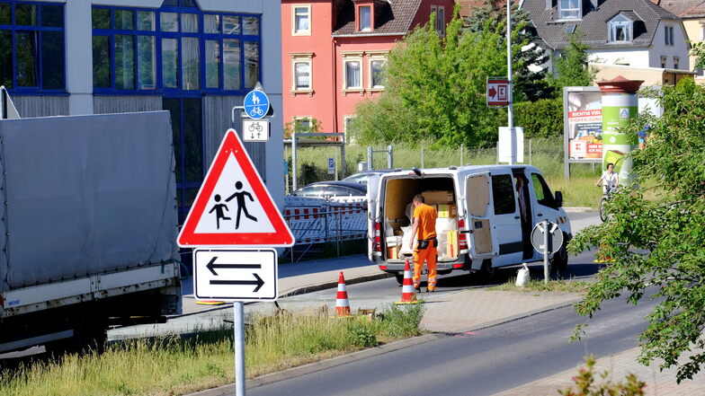 Der Zebrastreifen auf der Niederauer Straße in Meißen wurde am 15. Mai endgültig demarkiert.