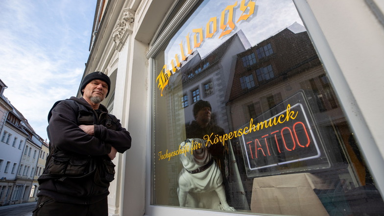 Institution in der Szene: Kai Schneiders "Bulldogs" in der Pirnaer Altstadt. Etwa ein Dutzend Tattoo-Studios gibt es insgesamt im Landkreis.