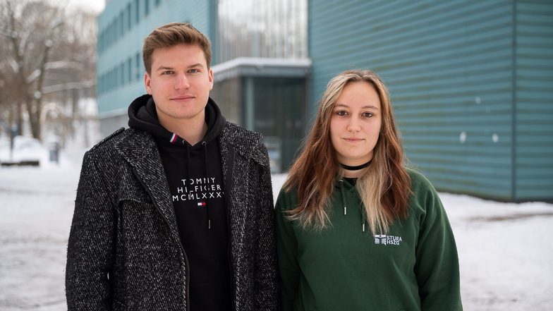 Annika Thomas und Paul Ansorge vom Studentenrat der Hochschule Zittau/Görlitz sprechen sich gegen die Erhöhungen von Miete und Semesterbeitrag aus.