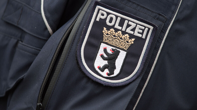 Vor rund drei Wochen ist ein 64-jähriger Mann bei einem Polizeieinsatz in Berlin zusammengebrochen - am Donnerstag ist er im Krankenhaus gestorben. Nun werden Rassismusvorwürfe gegen die Polizei laut.