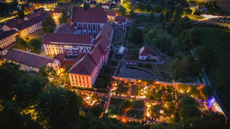 Panschwitz-Kuckau: Tausende Lichter erstrahlen im Kloster St. Marienstern