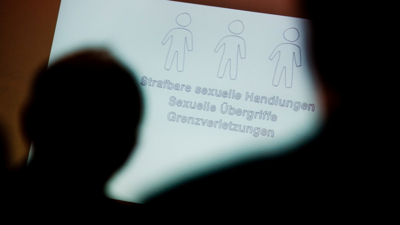 Erst Anfang 2020 setzte die Deutsche Bischofskonferenz die „Ordnung für den Umgang mit sexuellem Missbrauch Minderjähriger und schutz- oder hilfebedürftiger Erwachsener“ in Kraft.