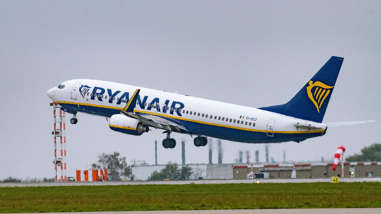 Die verschärften Reisebeschränkungen in der Corona-Pandemie machen dem Billigflieger Ryanair zu Schaffen.