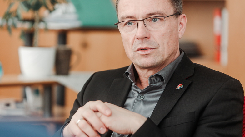 Wilsdruffs Stadtoberhaupt Ralf Rother (CDU) verteidigte vor der Bürgermeisterwahl am Sonntag den Flächentausch mit Klipphausen.
