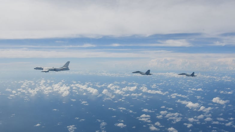 Bereits in der Vergangenheit führten Kampfflugzeuge des Ostkommandos der chinesischen Volksbefreiungsarmee (PLA) um die Insel Taiwan Operationen durch. Nun findet ein Großmanöver in der Region statt.