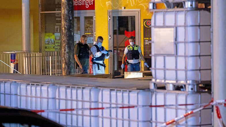 Bei einer Auseinandersetzung vor einer Spielhalle im oberbayerischen Burghausen ist ein Mann erschossen worden. Der 32-Jährige wurde am Donnerstagabend in einem Gewerbegebiet der Stadt an der österreichischen Grenze getötet