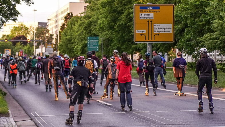 Am Freitag sind rund 1.000 Inline Skater durch Dresden gefahren.