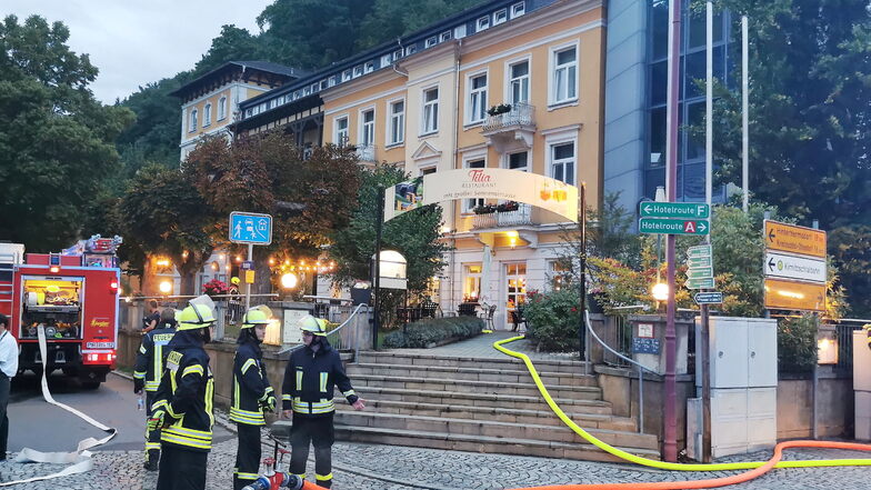 Ein Kabelbrand im Keller dieses Hotels in Bad Schandau löste einen größeren Feuerwehreinsatz aus.