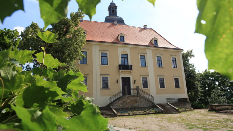 Schloss Hirschstein, das sich im Besitz der Gemeinde befindet, soll weiter saniert werden.