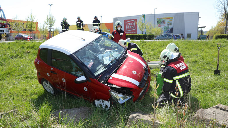 Am 23. April kam es auf der Dresdner Straße (S 82) in Coswig zu einem Verkehrsunfall.