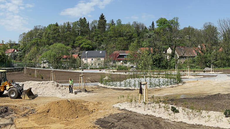 Ein neuer Park wurde in den vergangenen Monaten zwischen Spreegasse und Kupferhammer in Bautzen angelegt. Inzwischen ist er fertig - aber noch geschlossen.