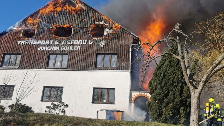 Dieser Großbrand in Beerwalde verlangte den alarmierten Kameraden Höchstleistung ab.