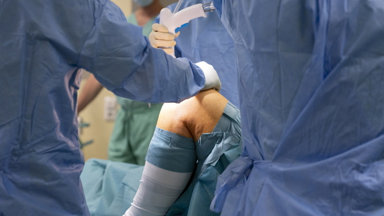 Damit die Kniegelenksoperation ein Erfolg wird, ist im Vorfeld auch der Patient gefordert.