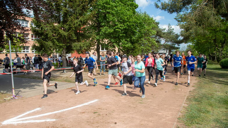 Spendenlauf in Kodersdorf: Die Läufer gehen motiviert an den Start.