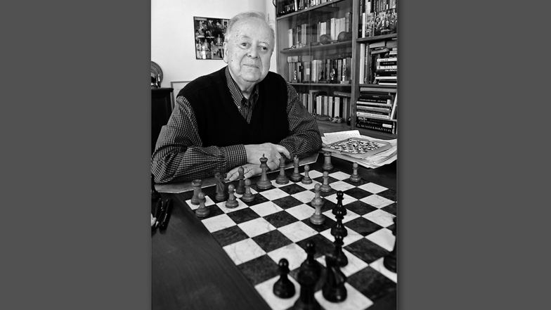 Schachgroßmeister Wolfgang Uhlmann wurde am 29. März 85 Jahre alt, die wegen Corona verschobene Feier kann er nicht mehr nachholen.