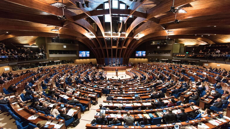 Blick in den Plenarsaal des Europarates in Straßburg.