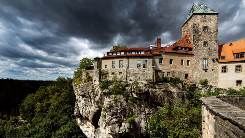 Schon mehrmals schwebten dunkle Wolken über Burg Hohnstein.