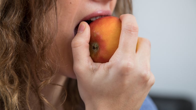 Am niedrigsten war das Risiko für Krebs- und Herzerkrankungen bei jenen Studien-Teilnehmern, die etwa 500 Milligramm Flavonoide am Tag konsumierten - Stoffe, die in Obst und Gemüse enthalten sind.