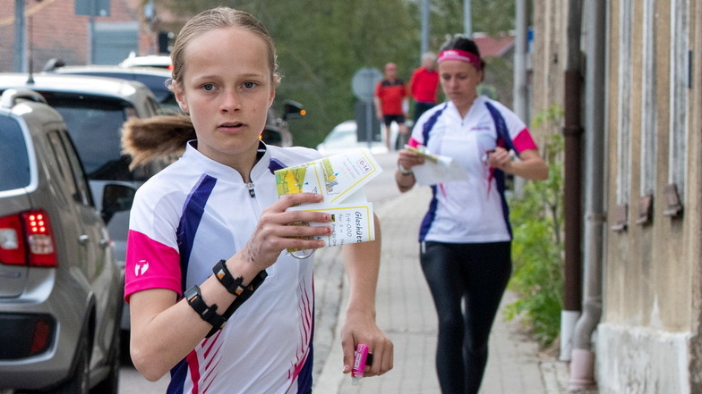 Vor den Deutschen Meisterschaften fand am Freitag bereits ein Sprint durch Glashütte statt. Bei diesem Orientierungslauf konnten auch ausländische Starterinnen und Starter teilnehmen – wie Ela Lostakova aus Prag.