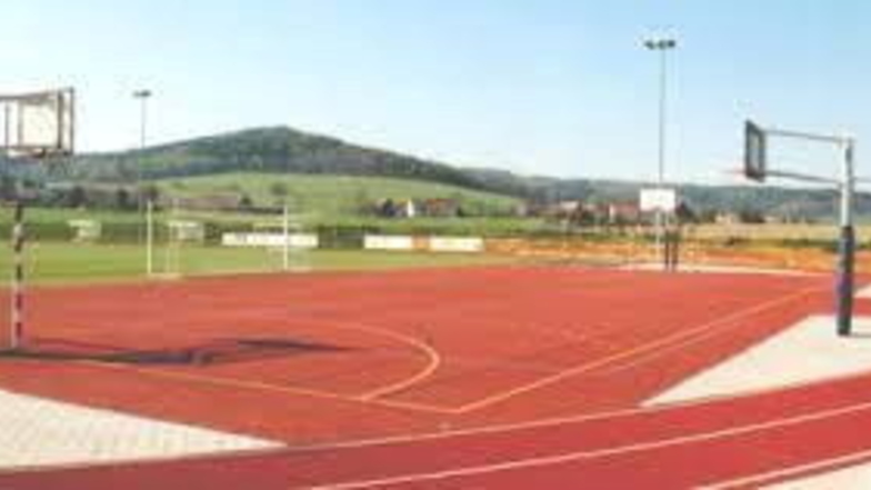 Das ist der Sportplatz in Elstra, der im Zuge der Rasenplatzsanierung auch einen neuen Belag bekommt.