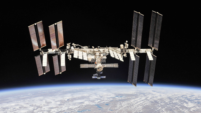 Auf der ISS arbeiten derzeit drei russische Kosmonauten, zwei US-Amerikaner, eine US-Amerikanerin und eine Italienerin.