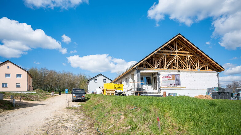 Am Auenblick läuft der Bau. Es ist einer der wenigen Standorte, an denen derzeit in Görlitz neue Einfamilienhäuser entstehen.