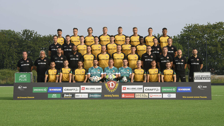 Dynamos neue Mannschaft für die Saison in der 3. Liga steht - zumindest für das offizielle Foto.