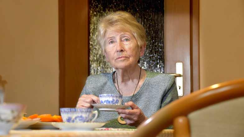 Die 77-jährige Rosa Borger lebt seit 25 Jahren in Dresden. Ein Porträt über eine Frau, die auf der Suche nach Wahrheit verzweifelt.