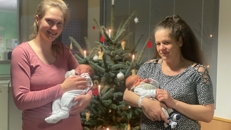 Zwei Weihnachtsbabys sind in diesem Jahr am 24. Dezember in Mittweida zur Welt gekommen: Rabea (links mit Mama Susan Fischer aus Altmittweida) und Niclas. Für Mama Nicole Kirchner aus Mittweida ist es bereits Kinder Nummer 5.