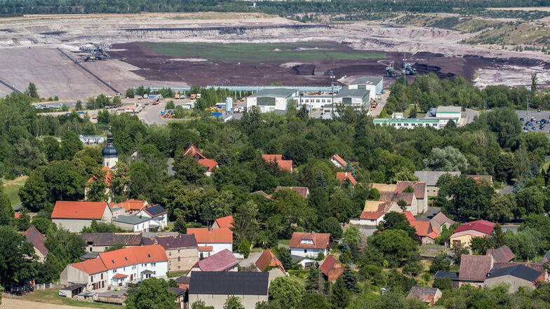 Das Dorf Pödelwitz liegt nur 500 Meter vom Tagebau Vereinigtes Schleenhain entfernt.