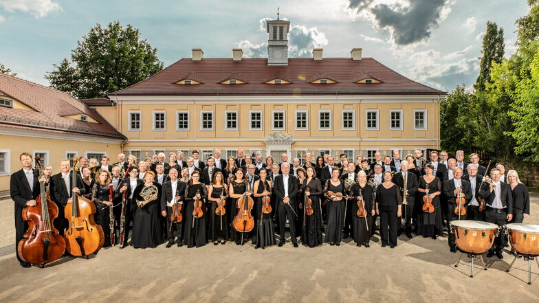 Etwas mehr als 70 Musiker spielen bei der Elbland Philharmonie. Momentan ist etwa ein Zehntel der Stellen neu ausgeschrieben.